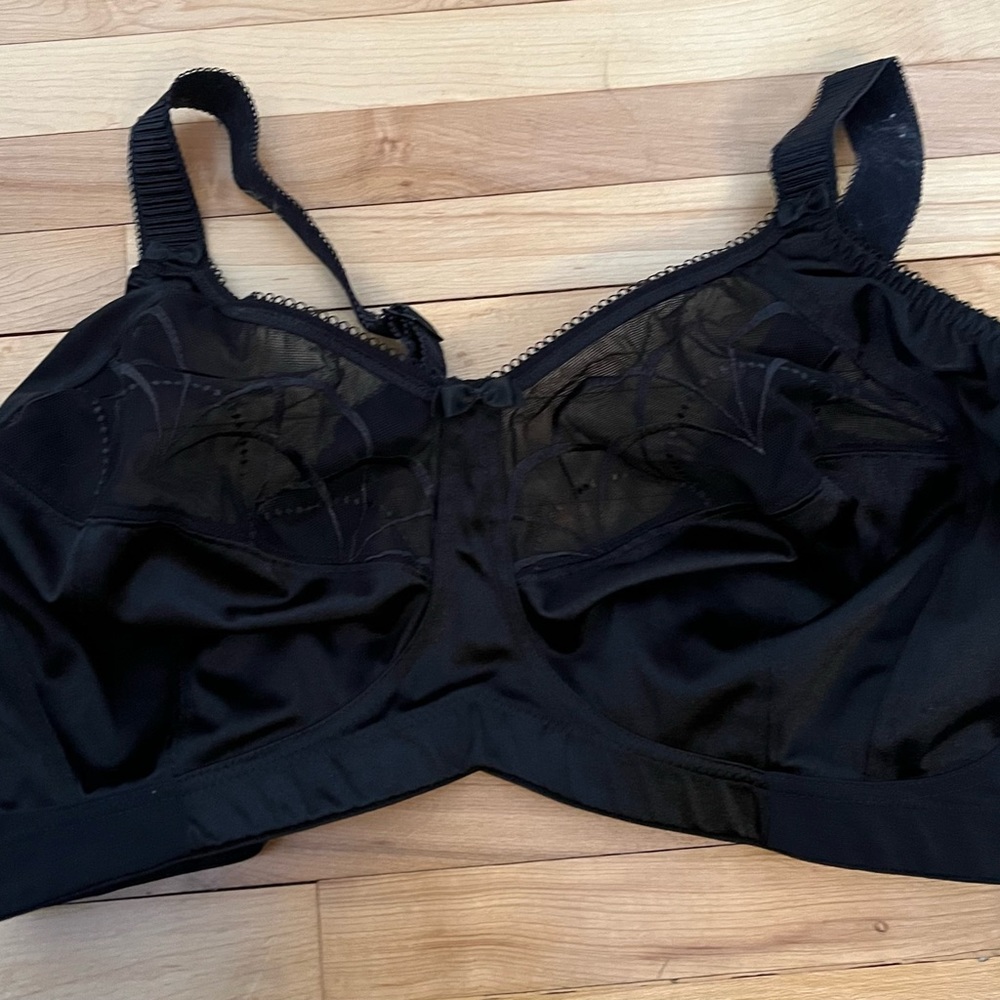 Eliminate black bra 36I